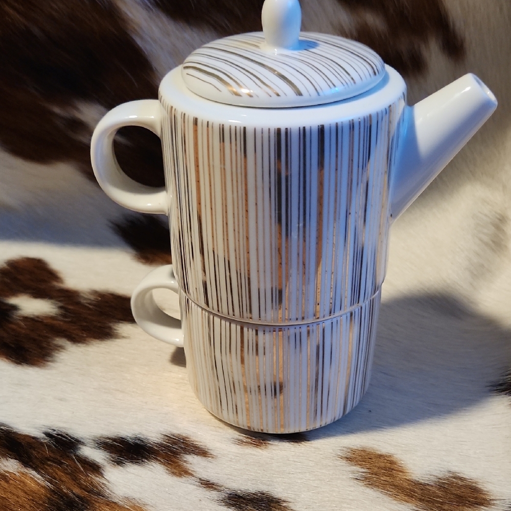 Coco & Lola Striped White and Brown Teapot Set